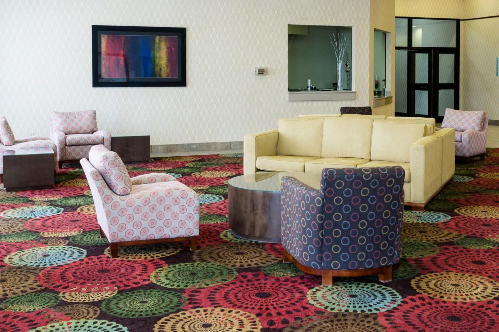 Holiday Inn Express Big Rapids By Ihg Ngoại thất bức ảnh